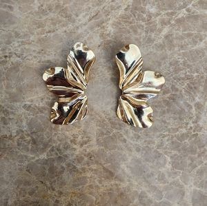 Zara Flower stud earrings